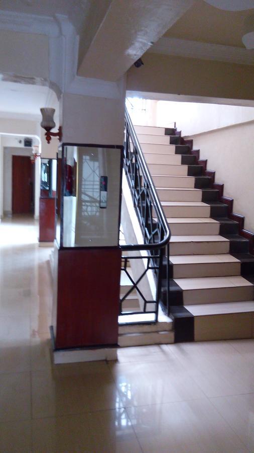 Royal Palm Hotel And Suites 纳库鲁 外观 照片
